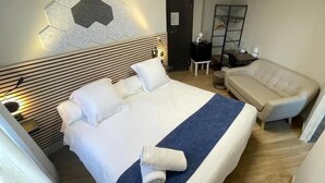 Superior Room | Desk, WiFi (free), individually decorated, individually furnished - Hotel Monasterio Granada - Adults Only (Granada)