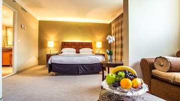Suite, 1 trĂšs grand lit, non-fumeurs | Bureau, Wi-Fi gratuit, draps fournis