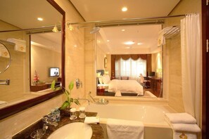 Duschwanne, Regendusche, kostenlose Toilettenartikel, Haartrockner