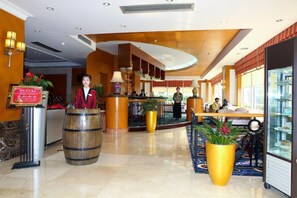 3 restaurants, breakfast, lunch, dinner served; Chinese cuisine