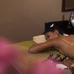 Bubbelpool, ångbastu, kroppsbehandlingar, aromaterapi och thaimassage