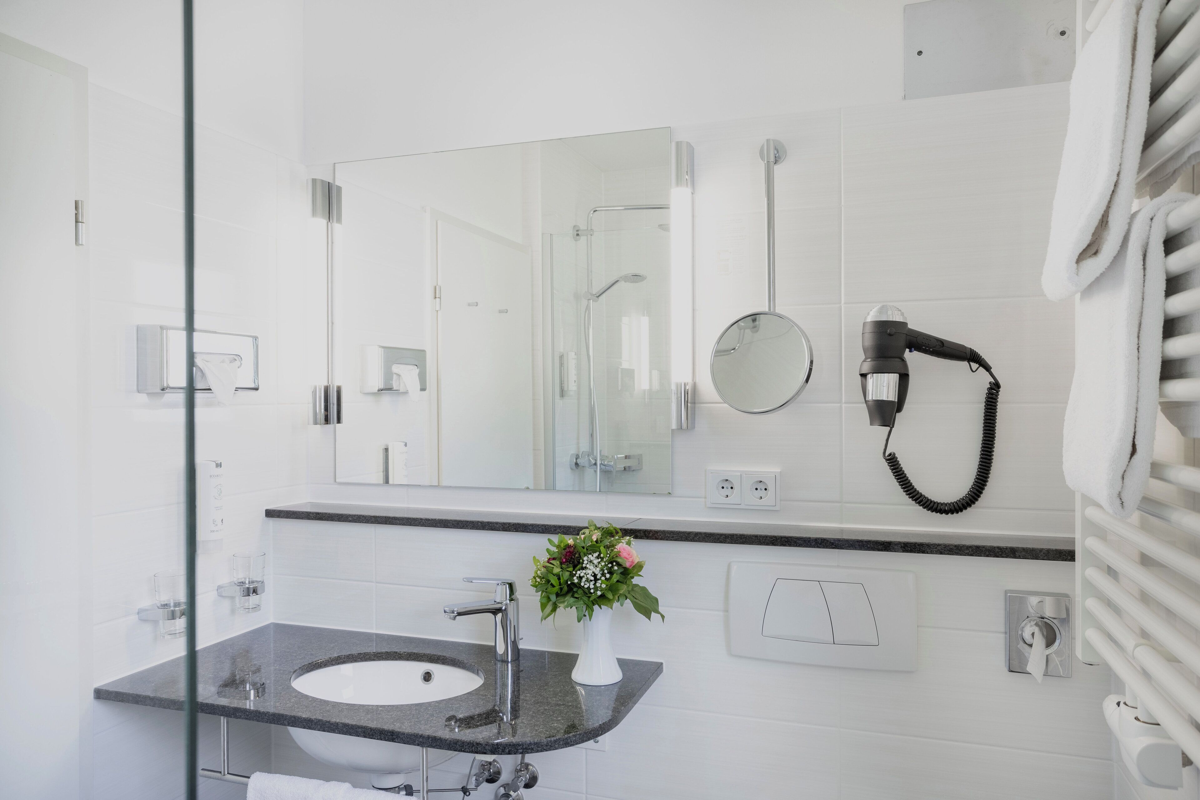 standard single room | bathroom | shower, free toiletries, hair dryer, towels