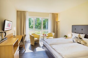 Business Double Room, Garden View | 1 bedroom, in-room safe, desk, blackout drapes