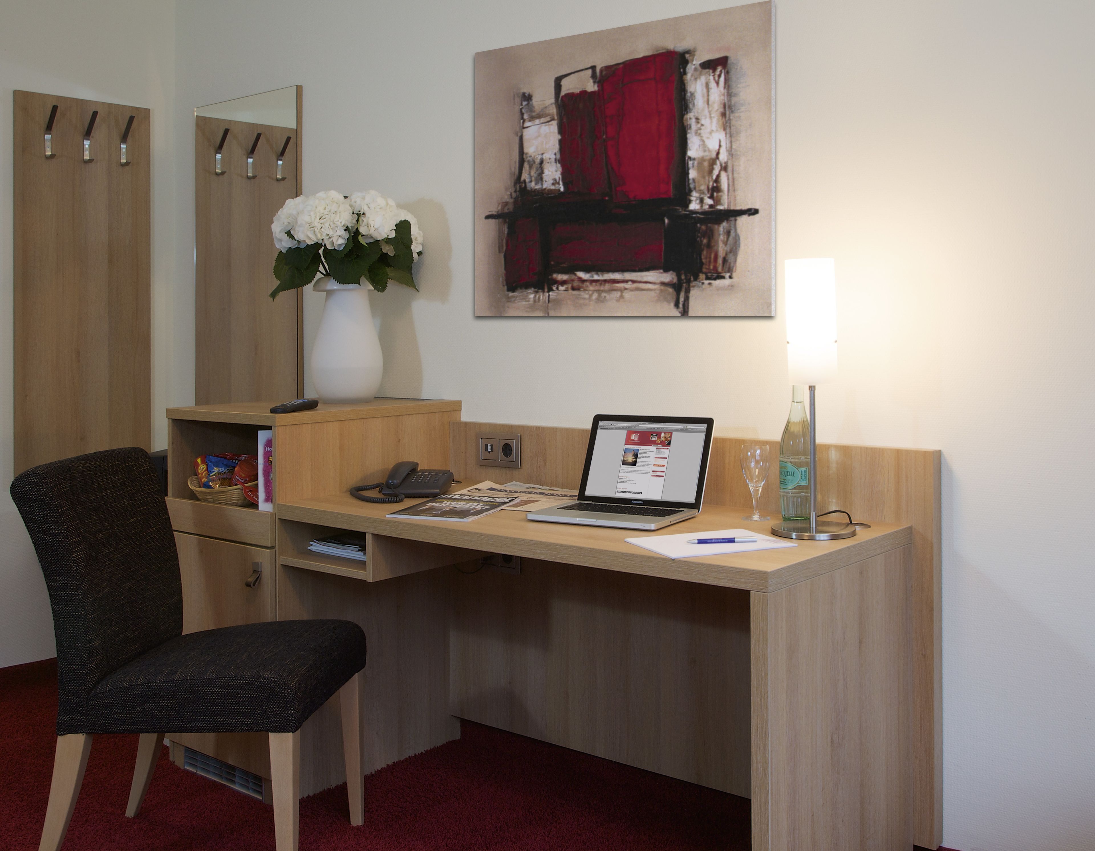 superior double or twin room, garden view | in-room business centre