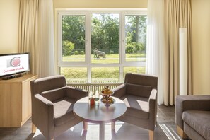 Suite, Garden View | In-room safe, desk, blackout curtains, soundproofing - Concorde Hotel Viktoria (Kronberg)