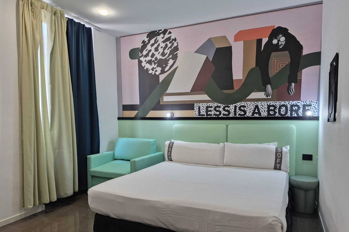 Kamar Triple Standar | Seprai premium, selimut bulu angsa, dan meja kerja