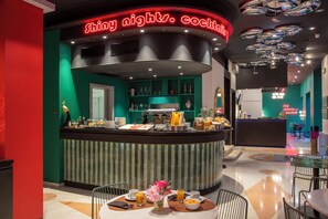 Daily continental breakfast (EUR 15 per person)