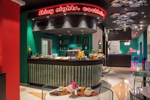 Daily continental breakfast (EUR 15 per person)