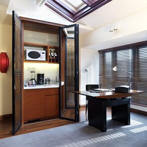 Minibar, in-room safe, desk, blackout curtains - 88 Xintiandi Boutique Hotel Shanghai (Shanghai)