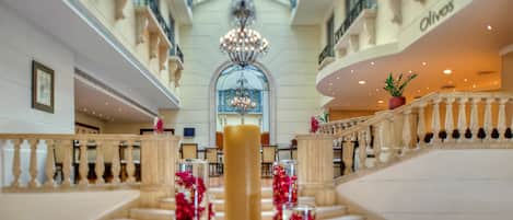 Breakfast, lunch and dinner served