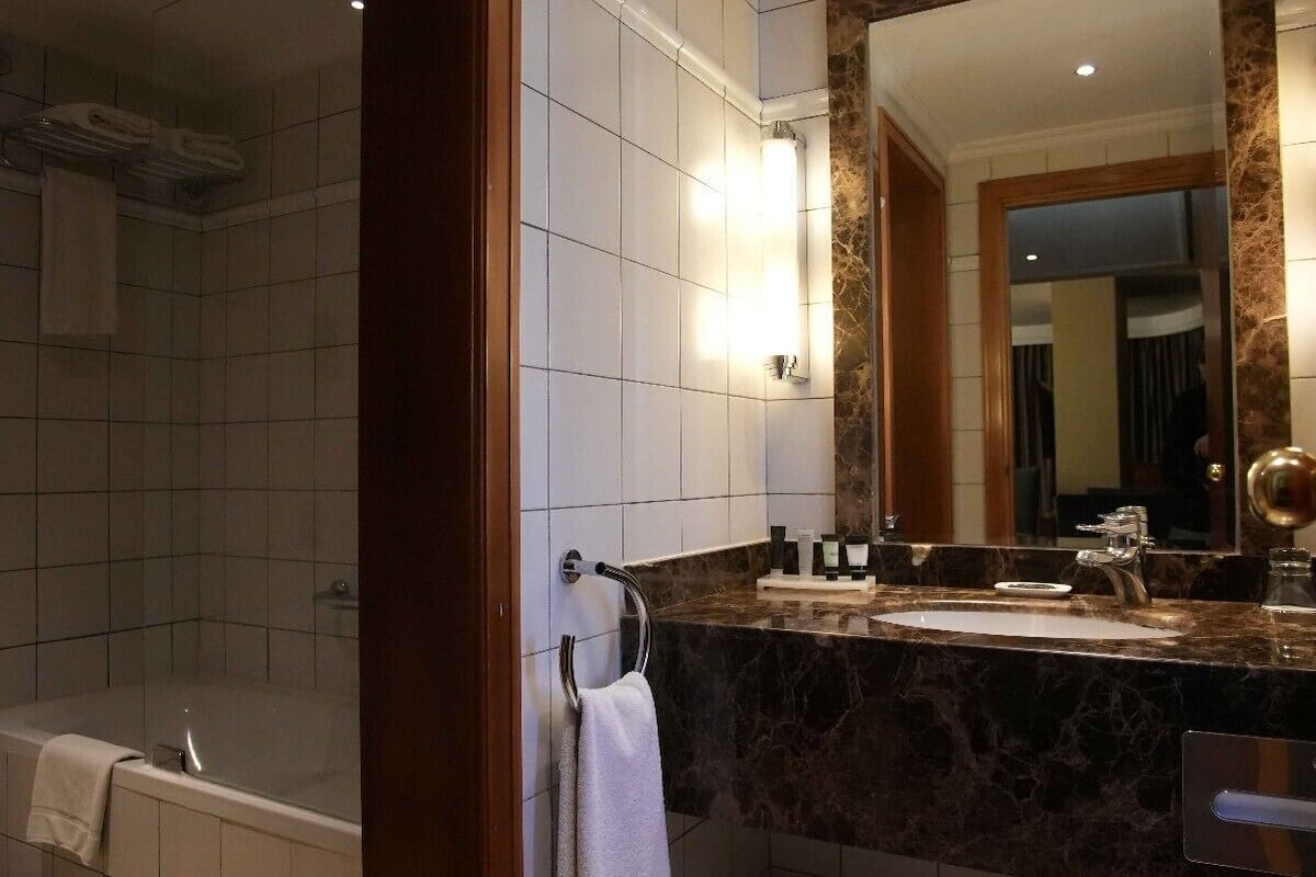 junior suite, corner (lounge acc) | bathroom | combined shower/bathtub, free toiletries, hair dryer, bidet