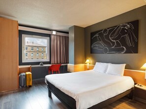 Blackout drapes, iron/ironing board, free WiFi, bed sheets - ibis Salamanca (Salamanca)