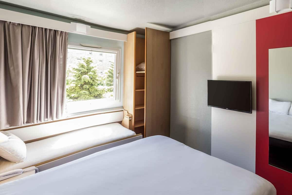 Zimmer (1 Double Bed and 1 Extra Bed)