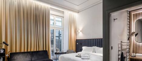 Executive Room, 1 King Bed with Sofa bed