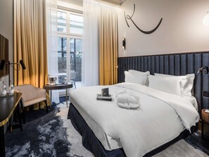 Luxe beddengoed, donsdekens, een minibar, een kluis op de kamer