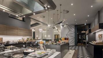 Tägliches Frühstücksbuffet (600 CZK pro Person)