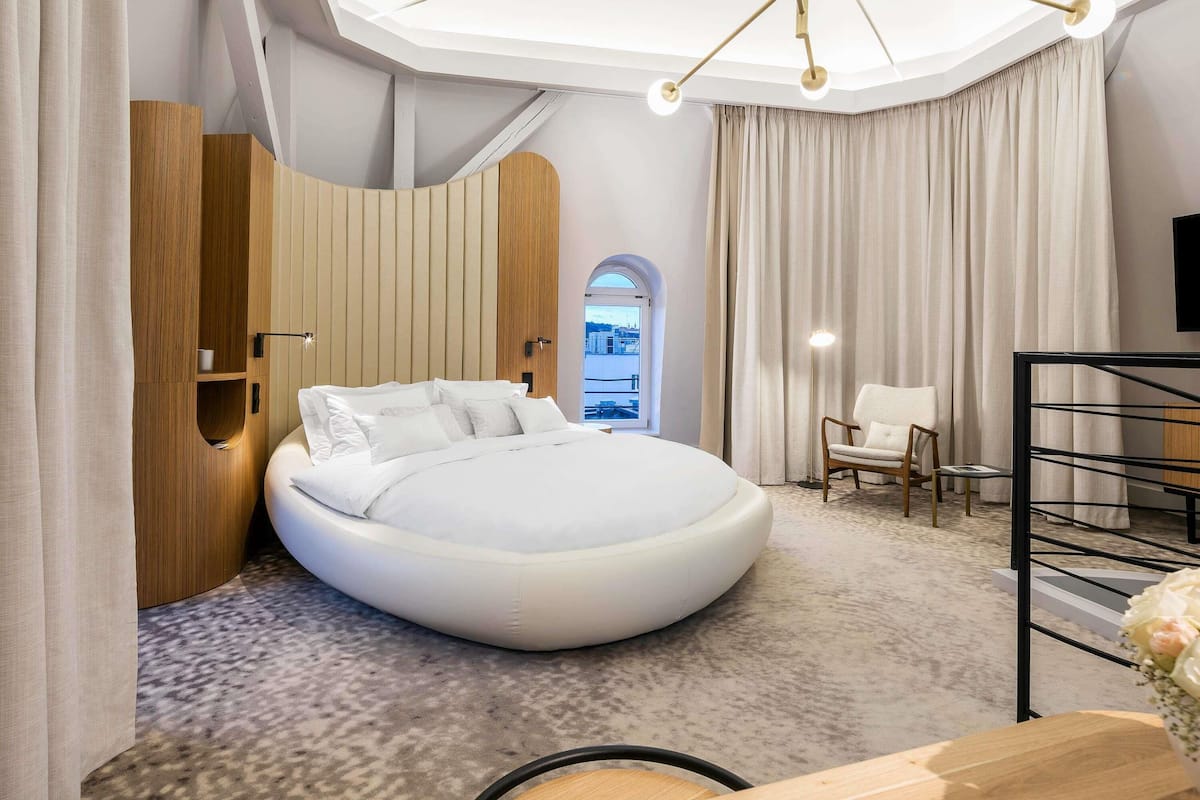 Grand-suite - 1 kingsize-seng (Le Dome) | Premium-sengetøj, dundyner, minibar, pengeskab på værelset