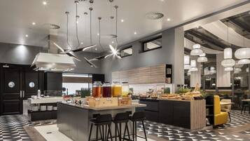 Desayuno buffet todos los días (con cargo)