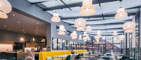 Petit déjeuner, déjeuner et dîner servis sur place