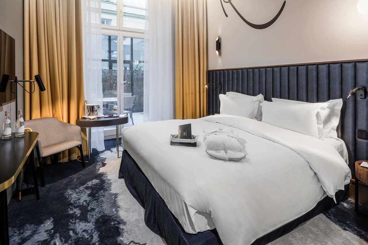 Hochwertige Bettwaren, Daunenbettdecken, Minibar, Zimmersafe