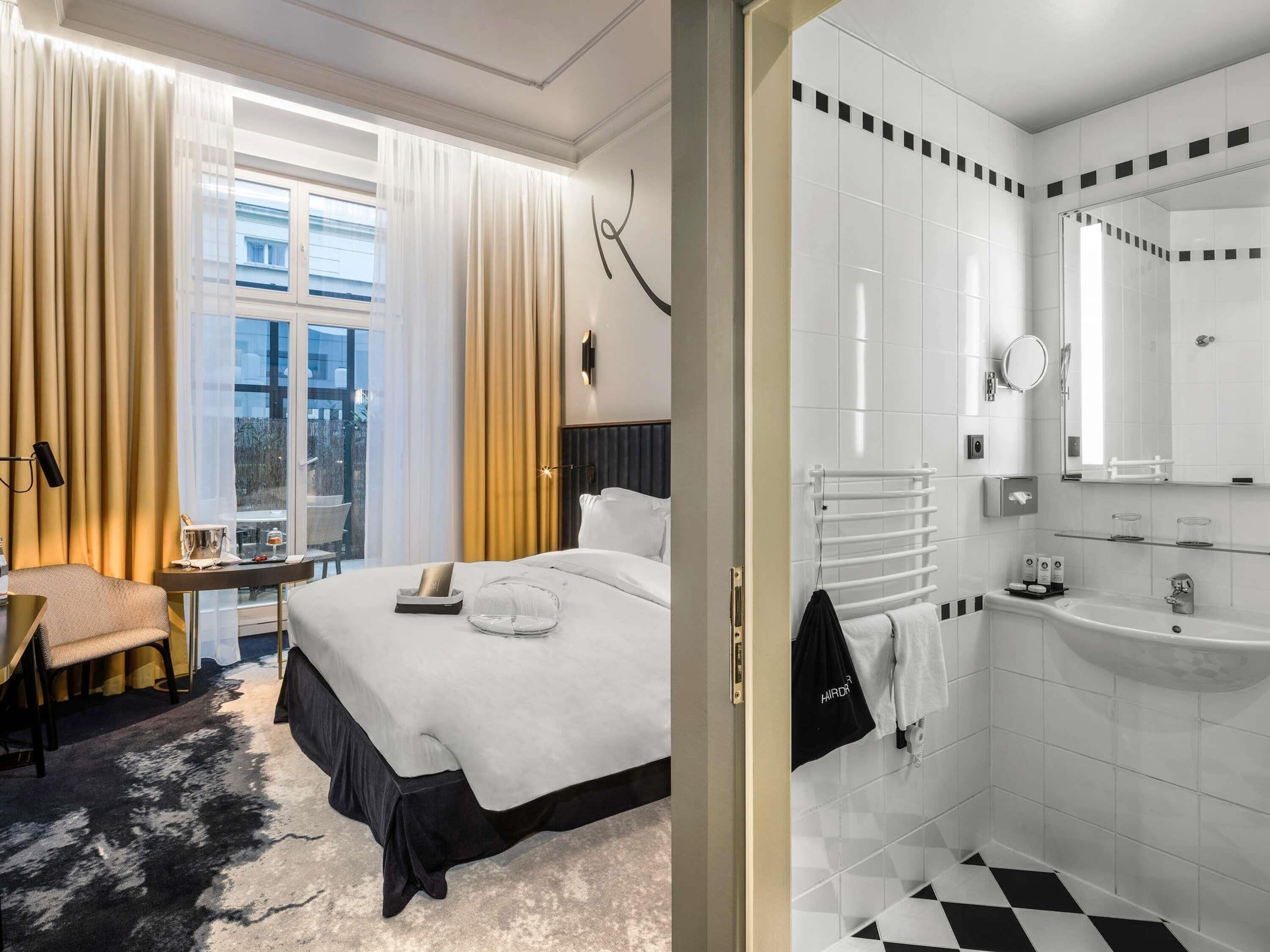 Habitación clásica, 1 cama Queen size | Ropa de cama de alta calidad, edredón y minibar 