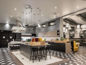 Daily buffet breakfast (CZK 600 per person)