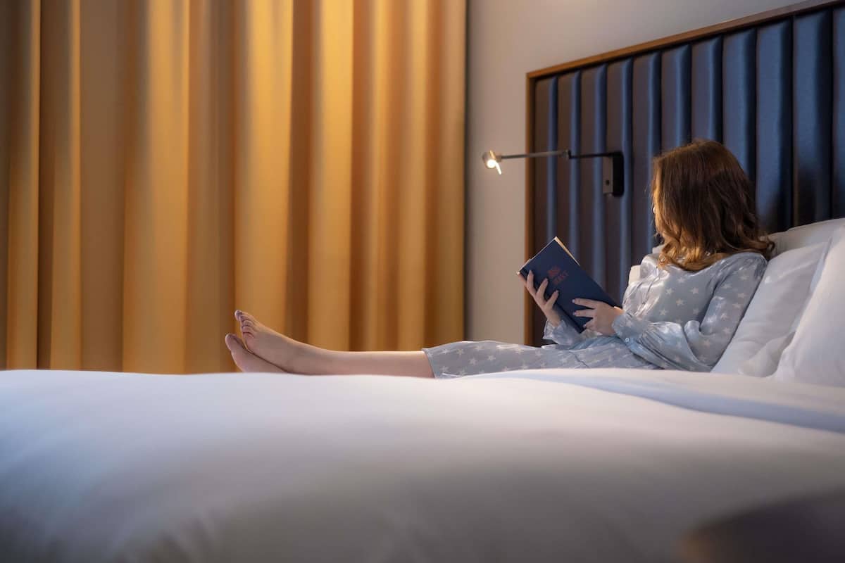 Premium-sengetøj, dundyner, minibar, pengeskab på værelset