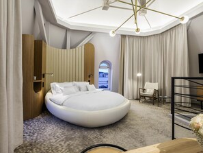 Suite Grand, 1 cama King size (Le Dome) | Ropa de cama de alta calidad, edredón y minibar 