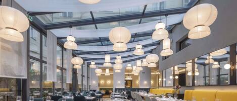 Petit déjeuner, déjeuner et dîner servis sur place