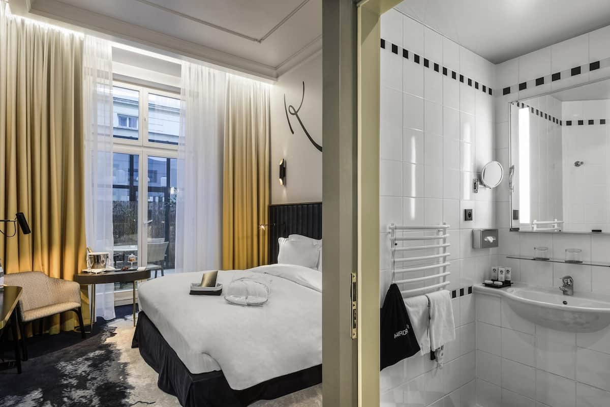 高級客房, 1 張特大雙人床 | 高級寢具、羽絨被、迷你吧、房內夾萬