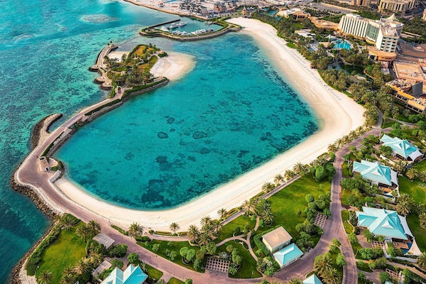 Private beach, white sand, free beach cabanas, sun loungers