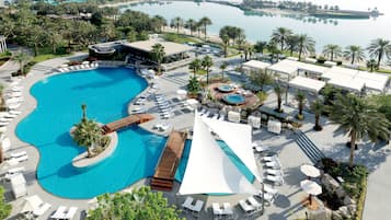 Playa privada, arena blanca, camas de playa gratis