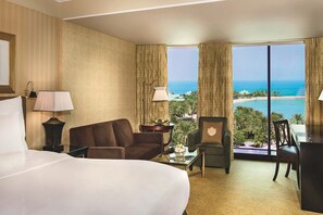 Deluxe Room, 1 King Bed, Sea View | Premium bedding, down comforters, memory foam beds, minibar