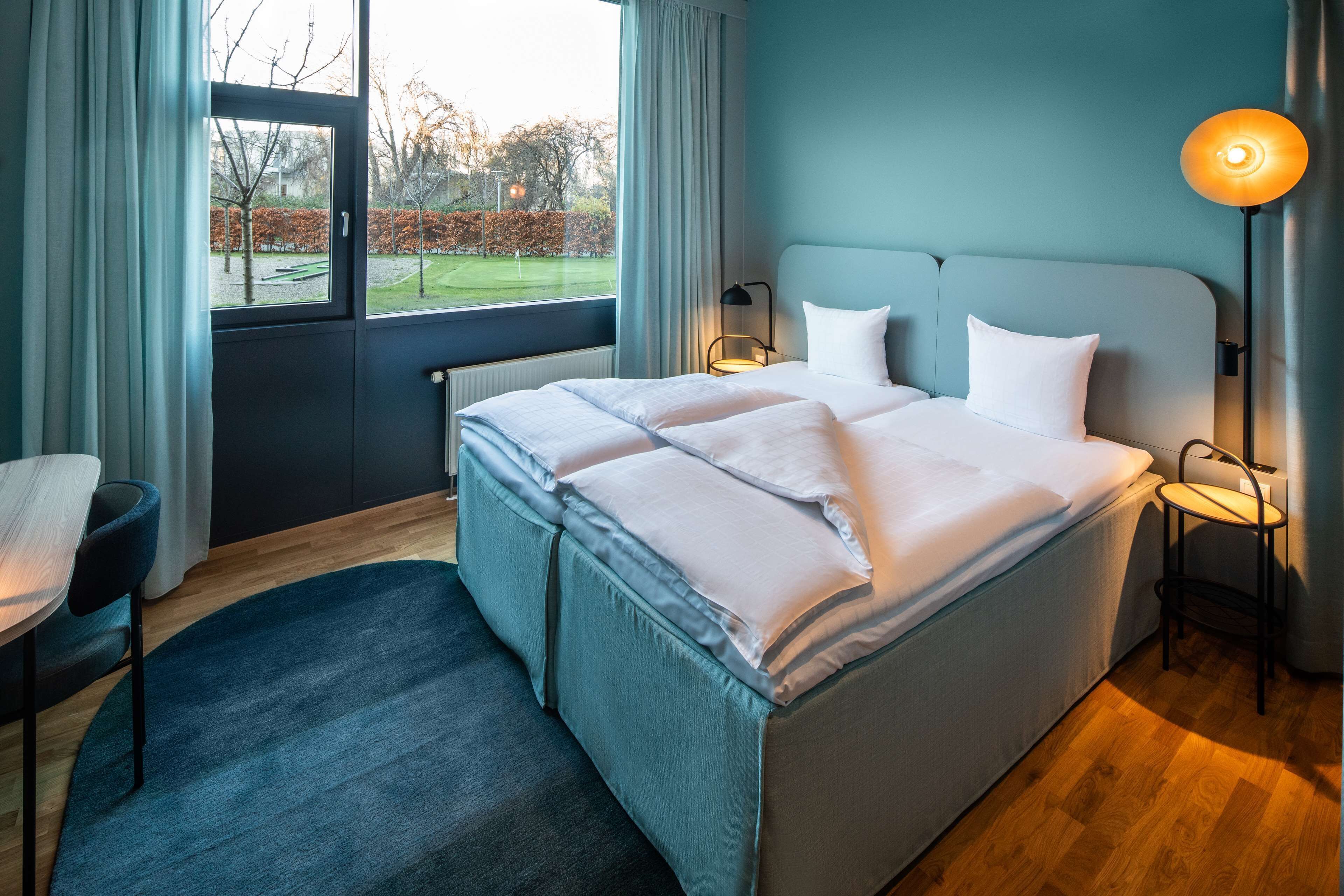 Hypo-allergenic bedding, in-room safe, desk, laptop workspace