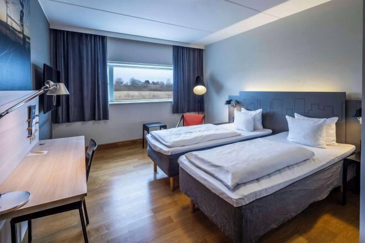 Hypo-allergenic bedding available, in-room safe, desk, laptop workspace