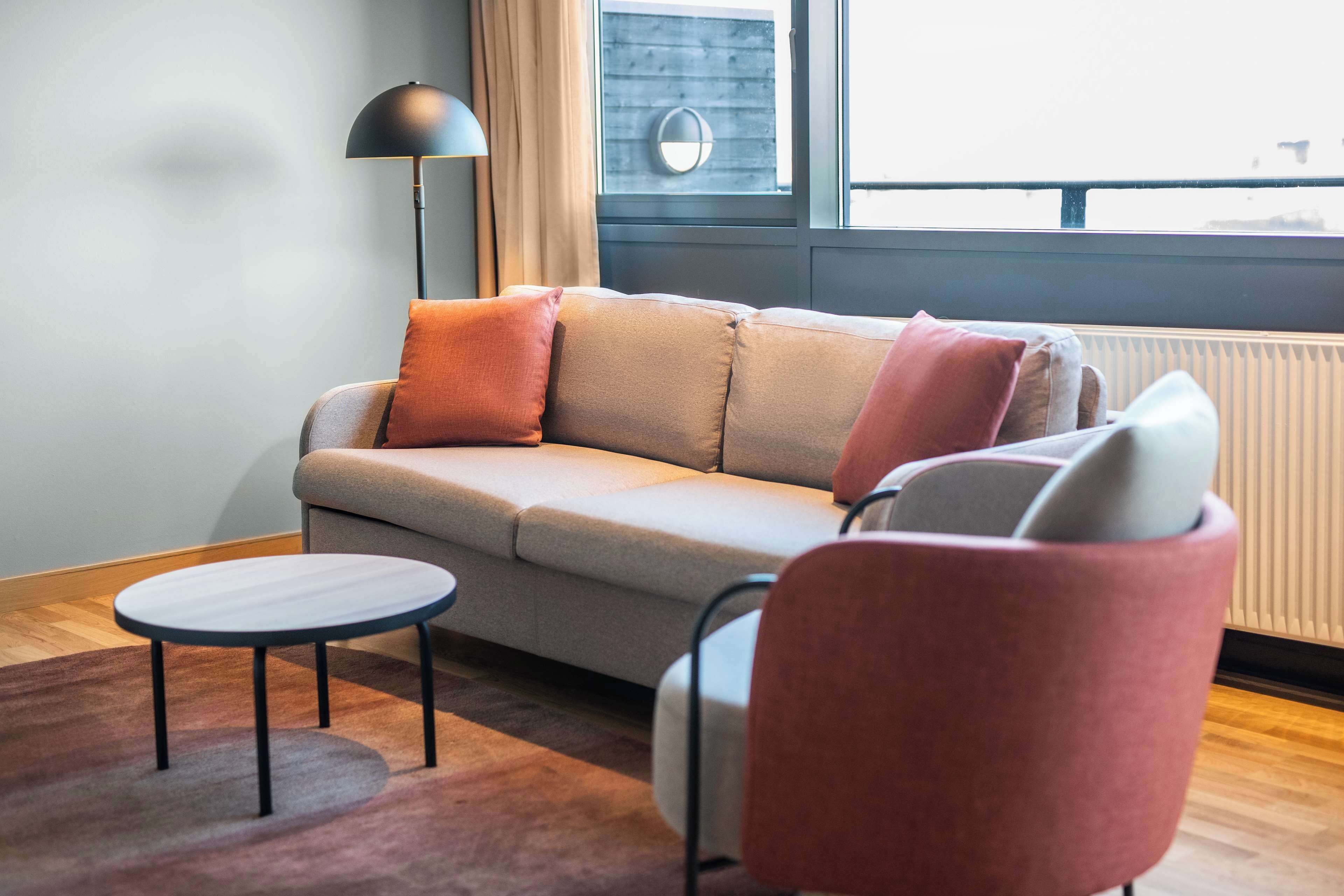 저자극성 침구, 객실 내 금고, 책상, 노트북 작업 공간