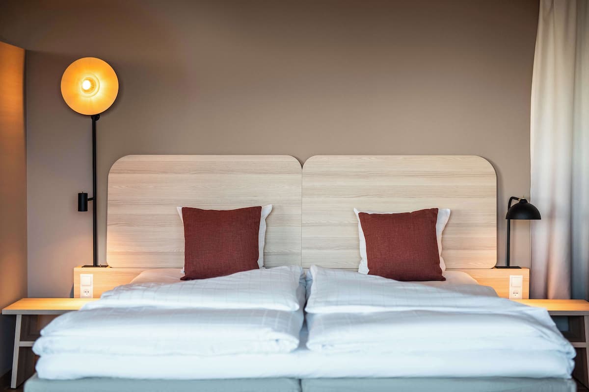 Junior Suite | Hypo-allergenic bedding, in-room safe, desk, laptop workspace