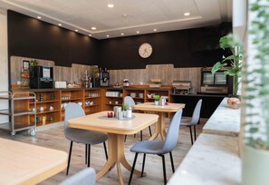 Daily continental breakfast (EUR 12 per person)