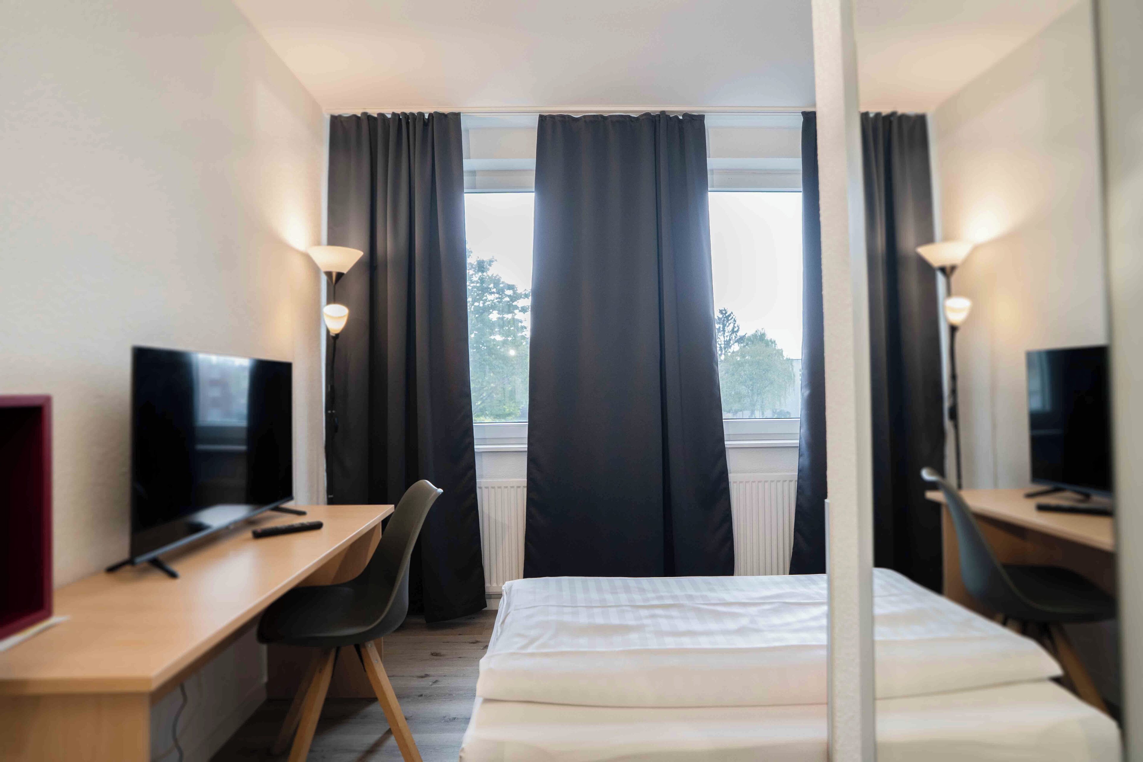 comfort room | 1 bedroom, hypo-allergenic bedding, desk, laptop workspace