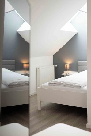 Junior Studio Suite, Balcony | 1 bedroom, hypo-allergenic bedding, desk, laptop workspace