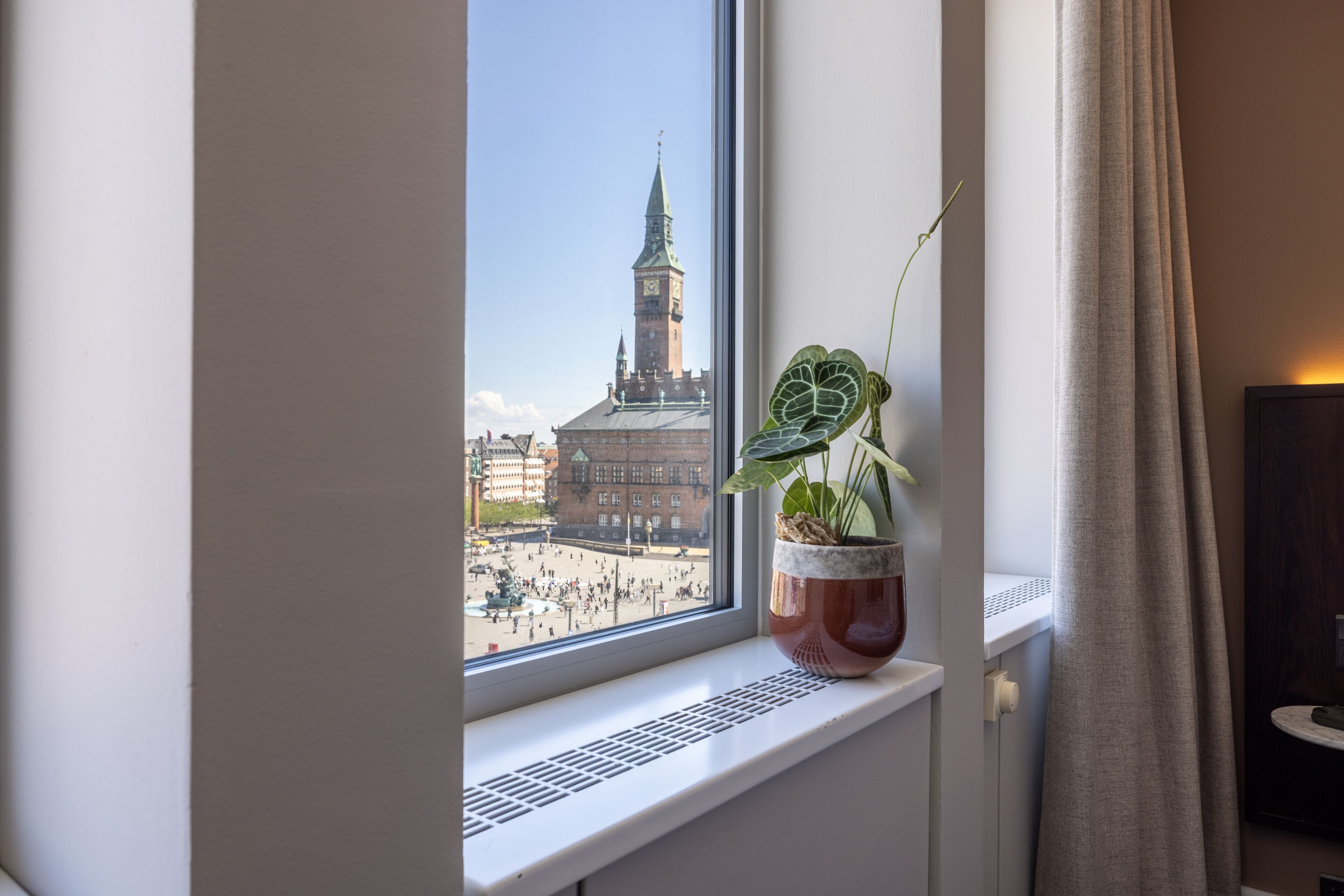 hypo-allergenic bedding, minibar, in-room safe, desk