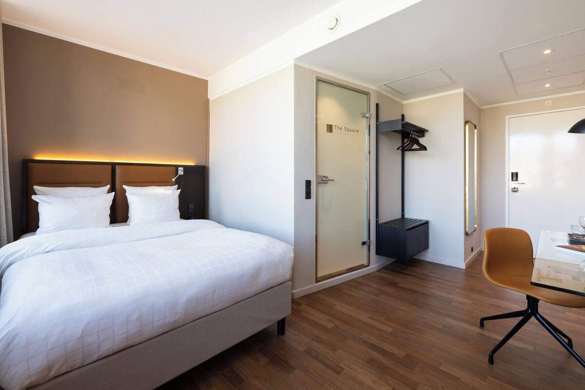 Compact Double Room | Hypo-allergenic bedding available, laptop workspace, blackout drapes