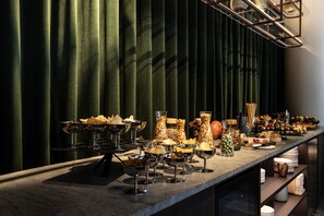 Lobby lounge, alfresco dining, open daily - The Square (Copenhagen)