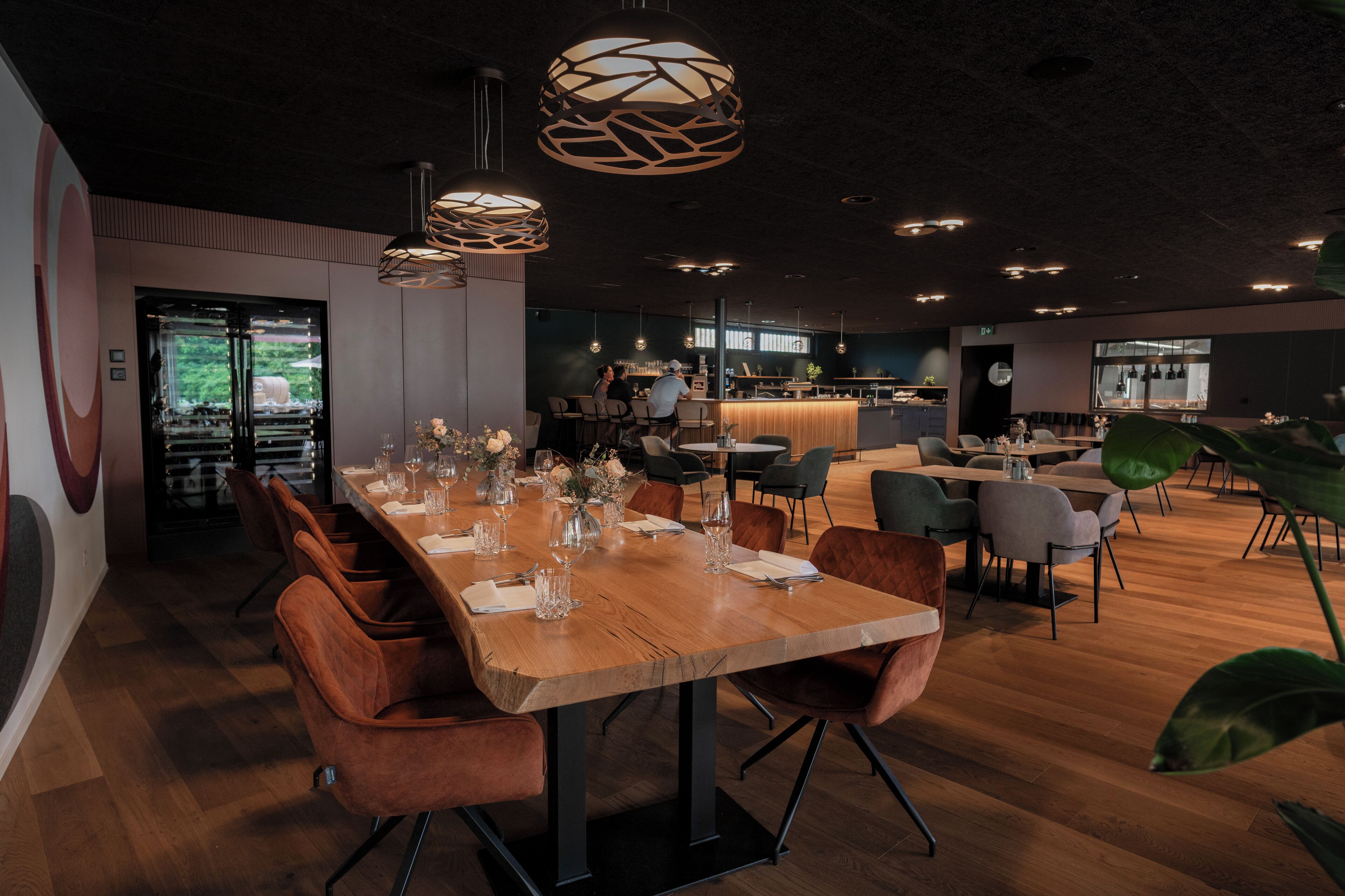 breakfast and dinner served, international cuisine