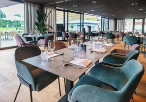 Breakfast and dinner served, international cuisine - Hotel aarau-WEST (Oberentfelden)