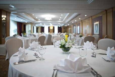 Al Maha Arjaan By Rotana - Image 54