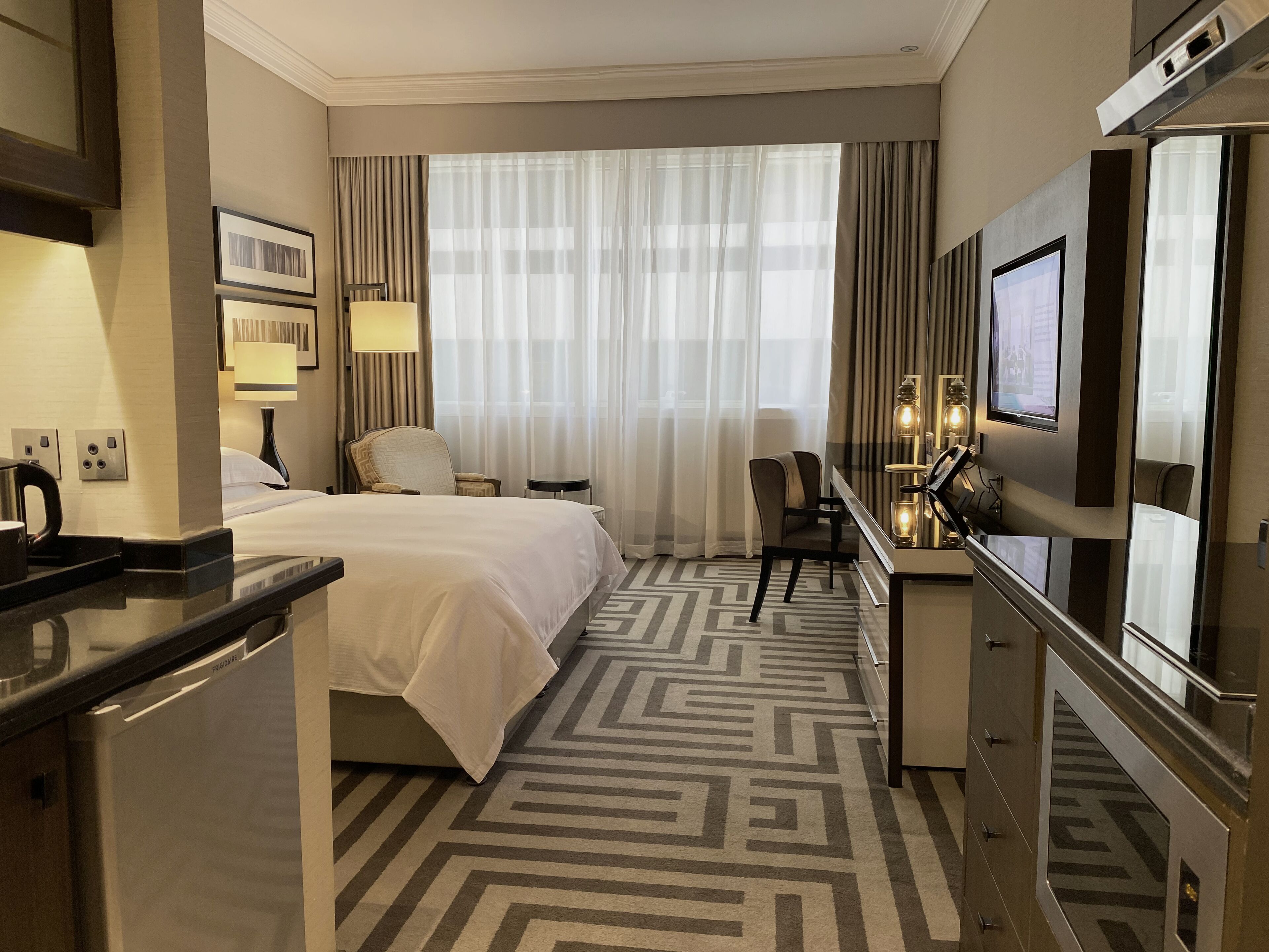 开间, 厨房 | 高档床上用品、迷你吧、客房内保险箱、办公桌