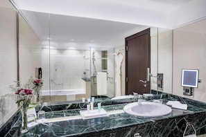 Regadera, regadera con hidromasaje, amenidades de baño gratuitas 