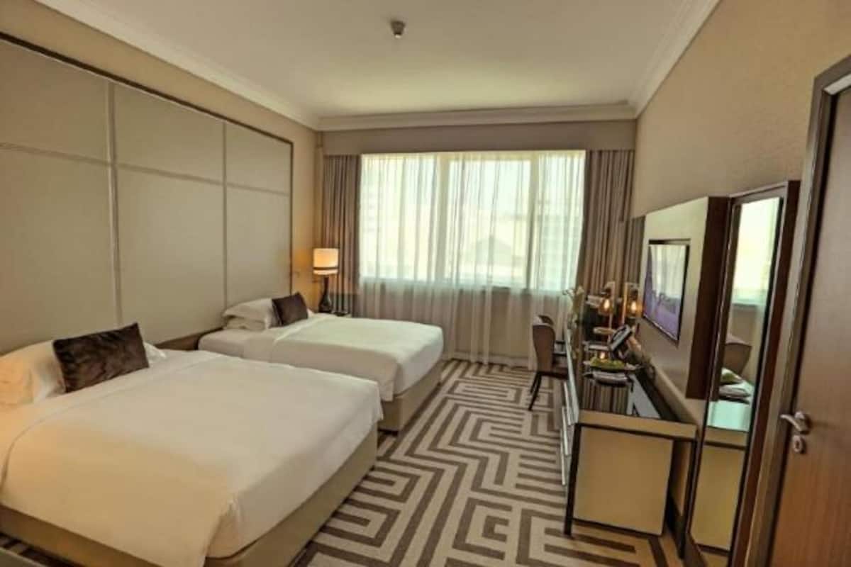 Premium bedding, minibar, in-room safe, desk