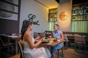 Se sirven desayunos, comidas y cenas 